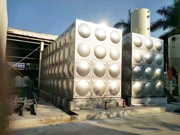 304保温水箱的排水装置如何设计？