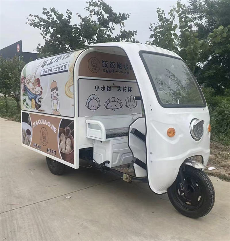 白色擺攤三輪小吃車