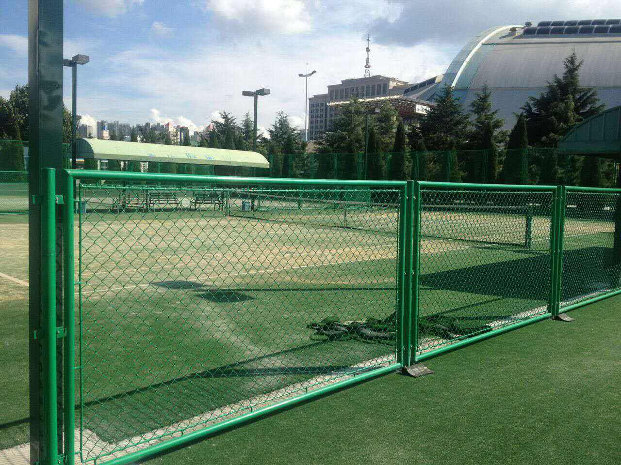 网球场围网用膨胀螺丝固定的优缺点
