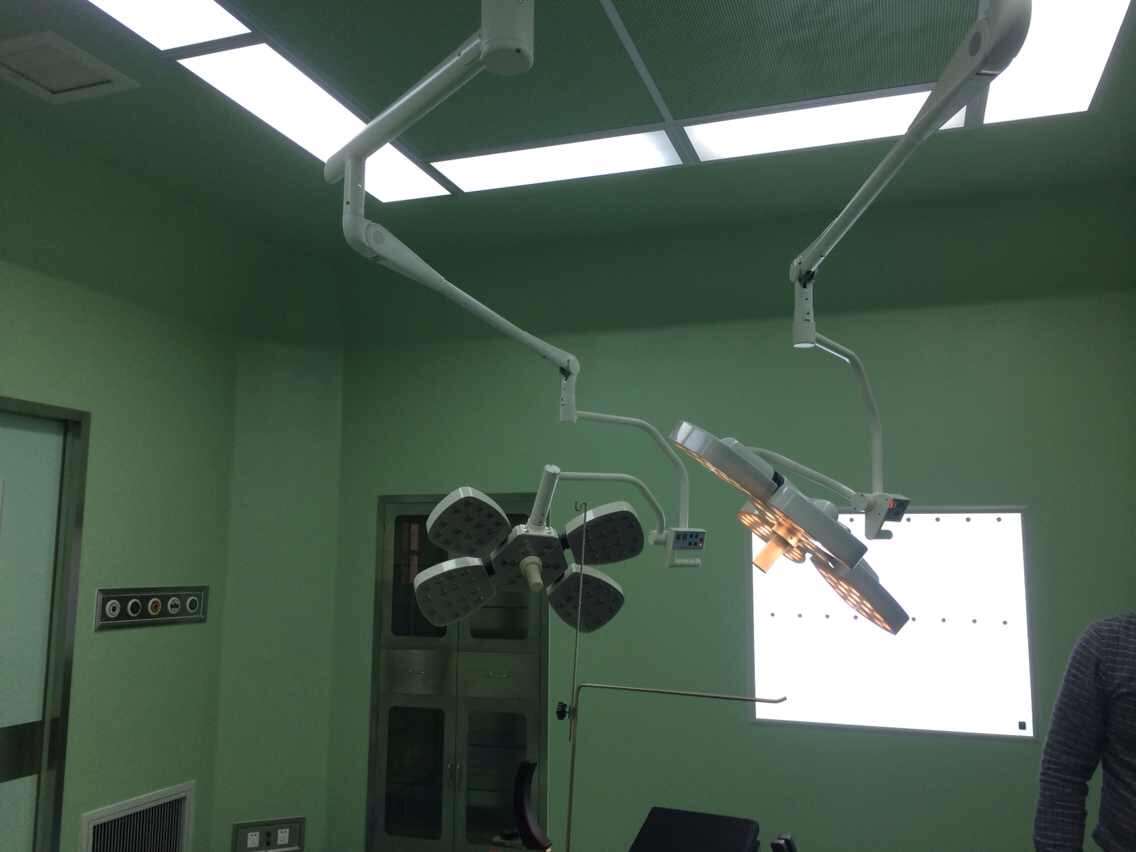 手術室觀片燈高亮度、更真實色彩展現