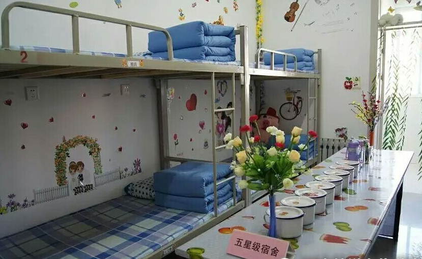 大庆左思高中寝室图片