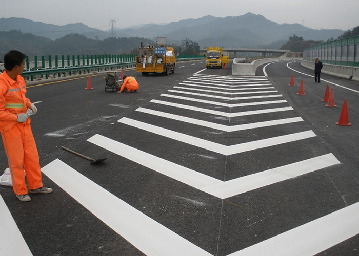 热熔道路划线的工艺流程-福州纵横交通工程有限公司
