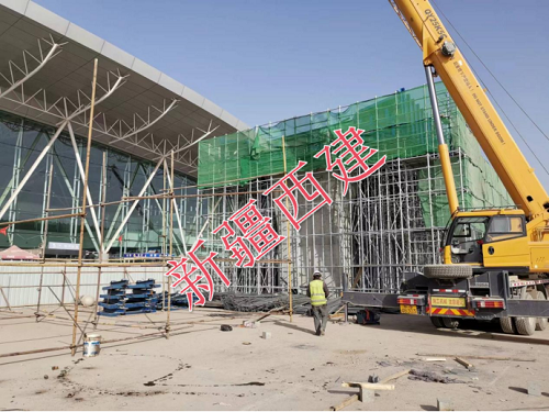 中建集团喀什机场高架桥现浇箱梁及墩柱模板施工现场