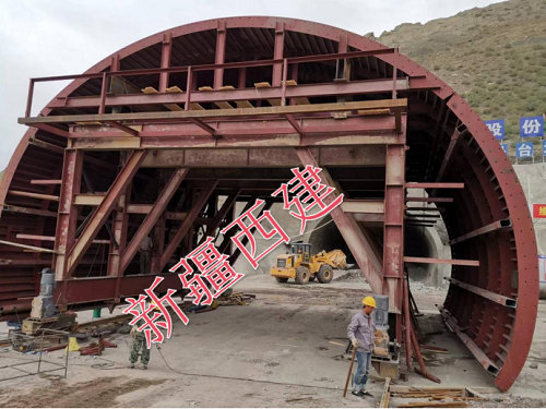 新疆维泰集团乌鲁木齐两河片区登龙岭隧道台车